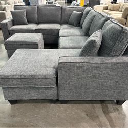 NEW 5 Piece Sectional Sofa with Charging Port