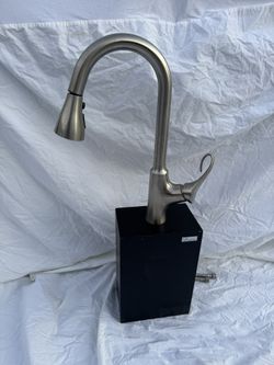 Dawn Single-Lever Pull-Out Spray Faucet