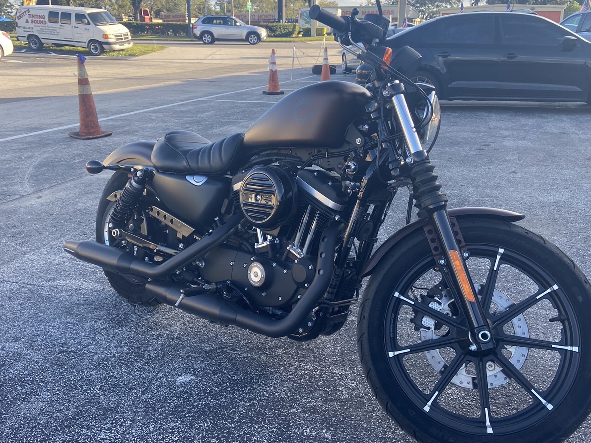 Photo 2019 Harley 883