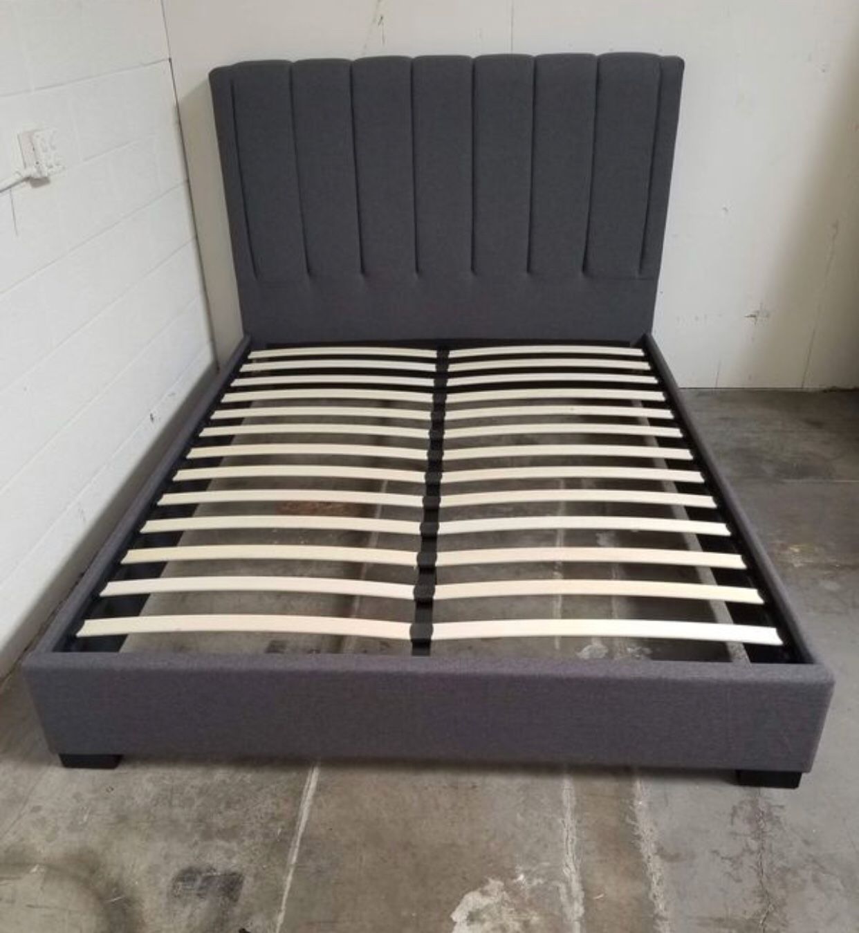Queen bed & mattress 300$