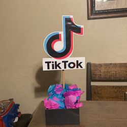TikTok Party Table Decor