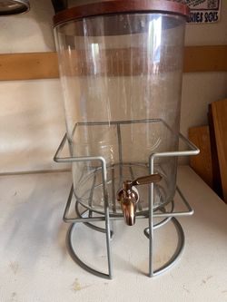 Glass beverage dispenser