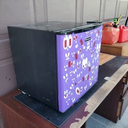 Emerson Small Fridge 
