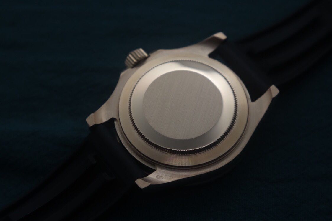 Equipped with a mechanical movement