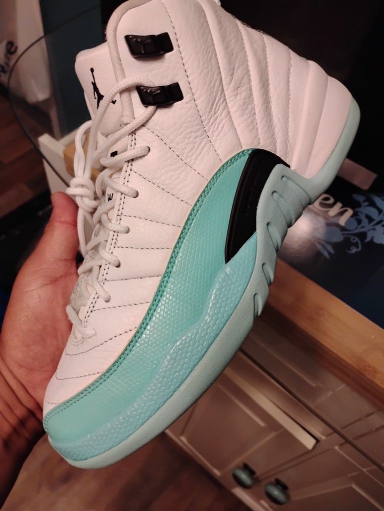 AJ 12 SIZE 7 Y