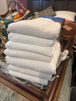 Lot of 7 bath towels