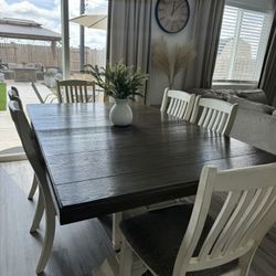 Dinning table and 8 chairs set EXTENDABLE