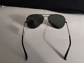 2 Ray Ban Sunglassess