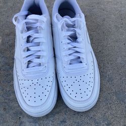 White Men Nike Size 8