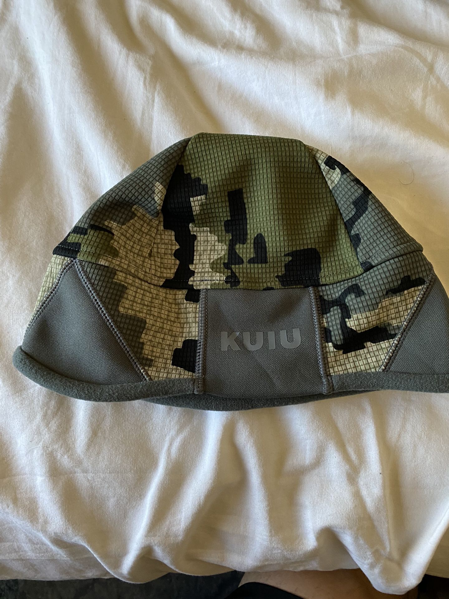 KUIU Peloton 240 Beanie And Merino Wool Gloves