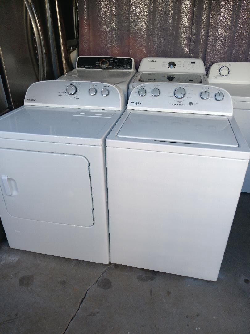 Whirlpool Washer And Gas Dryer 