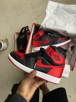 Jordan Retro 1 OG “Satin Bred” Size 8.5 Men 