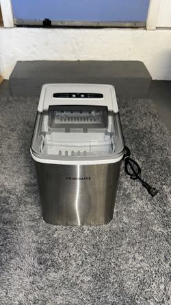 (Never Used) Frigidaire Mini Ice Maker