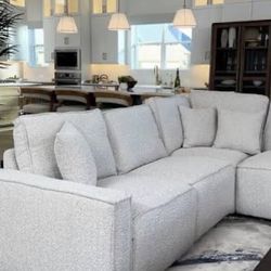 White Couches/ Living Room Furniture/ Customizable/Sectionals/ Loveseats/ Comfy - Same Day Delivery - No Credit Needed - 0 Money Down - Payment Plans 