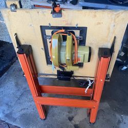Machine for cutting wood and a small machine for cutting flooring in good condition, they work well. I ask for 60 for both, the price is firm.