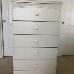 Ashley Furniture 5 Drawer Dresser