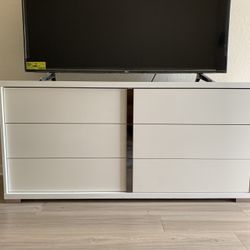 Luma Vista White Dresser