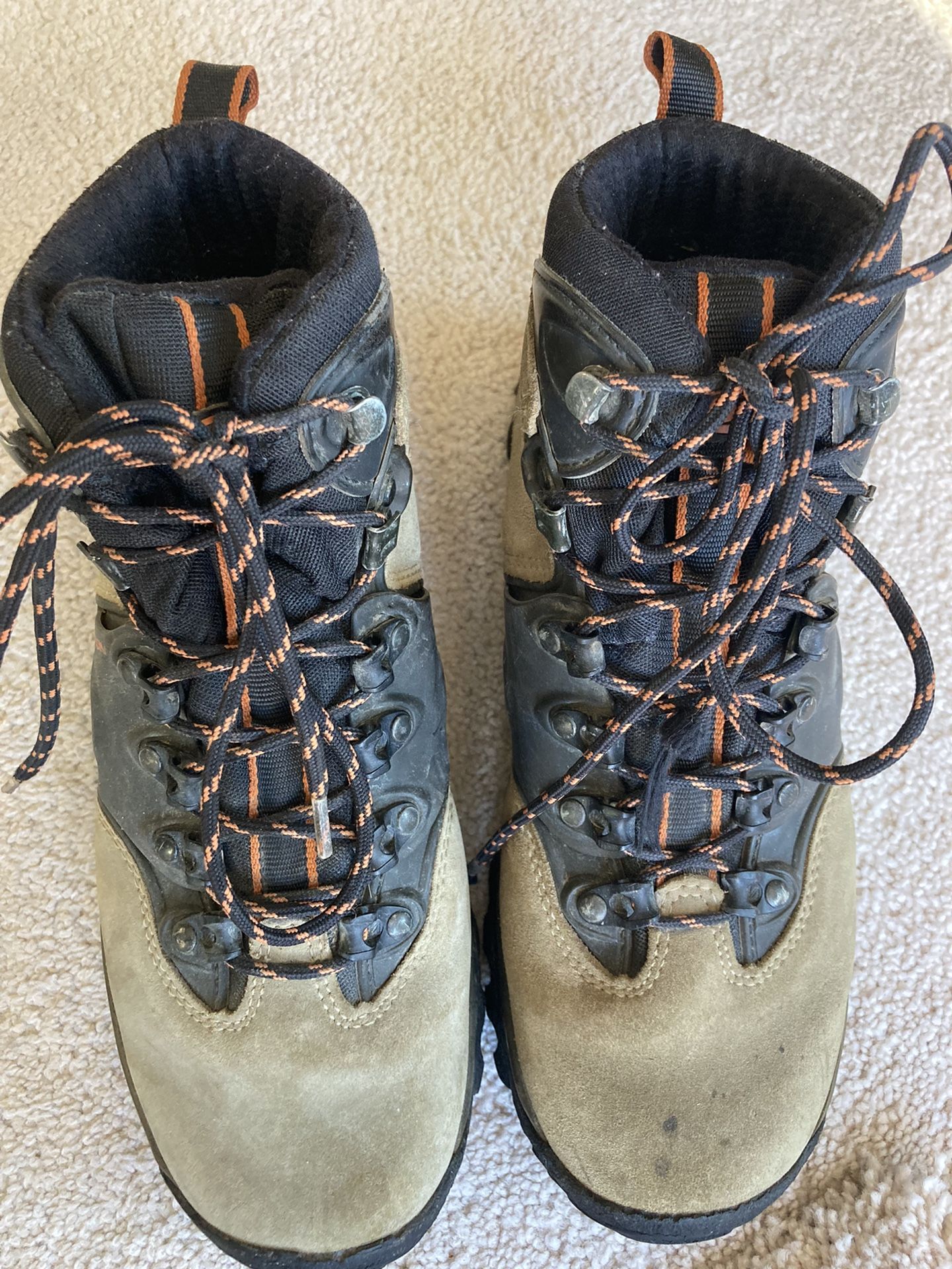 SALOMON Hiking Boots Size 8.5