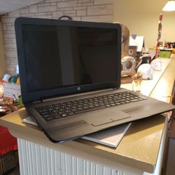 Hp Laptop 8 GB. Excellent Condition Toachscreen