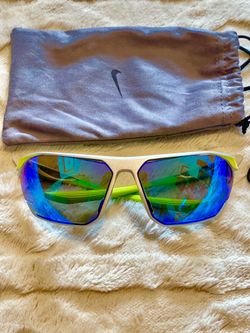 NIKE STRATUS M DC3407 011 SILVER GREEN AUTHENTIC SUNGLASSES