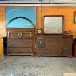 Large Five Piece Bedroom Set by Pennsylvania House For Sale