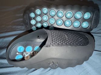 Nike minds black size 11 runs small