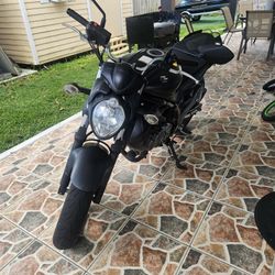 Suzuki Gladius 650