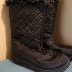 Women Black Snow Boots size 9