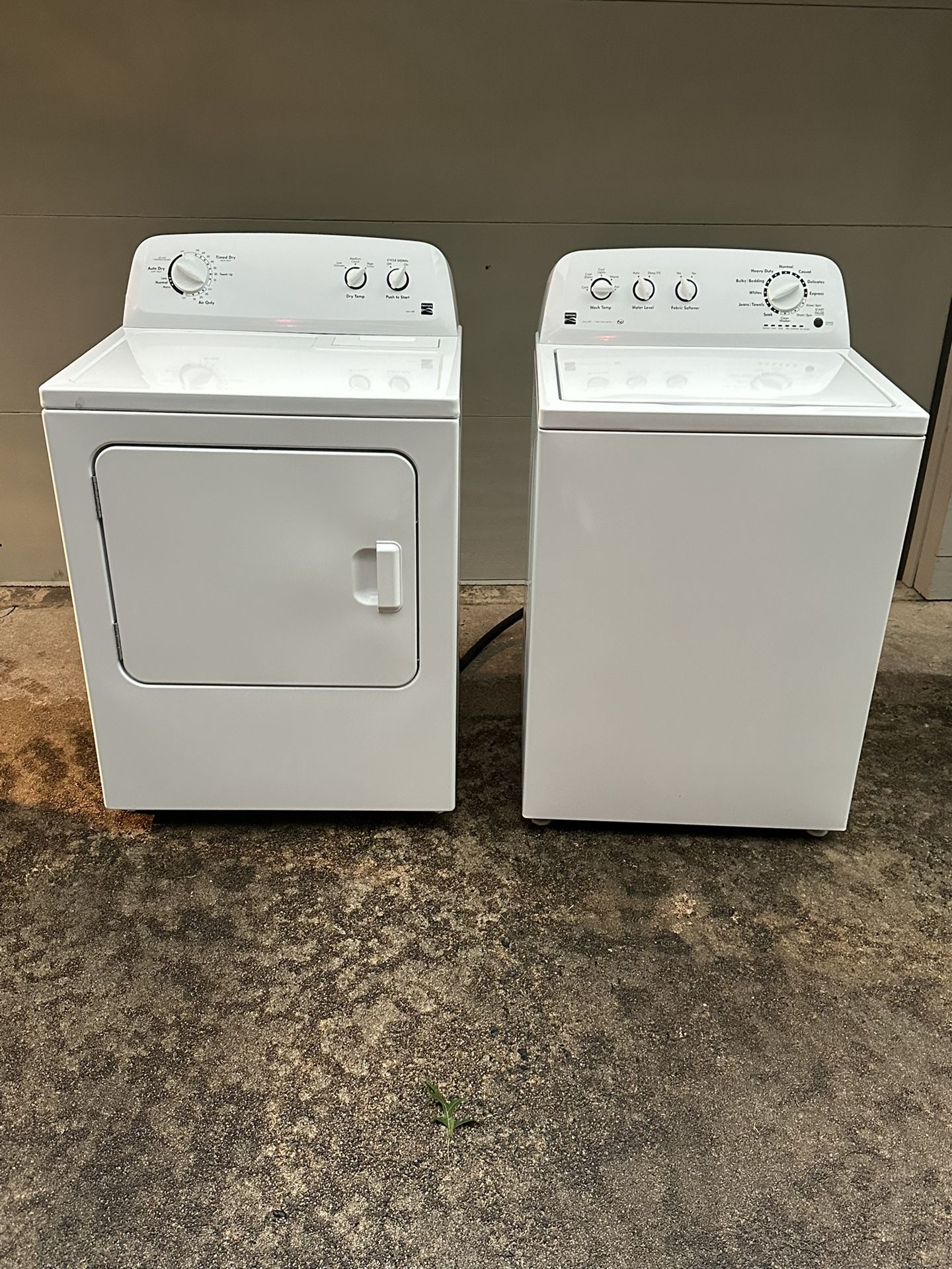 **SUPER CLEAN KENMORE WASHER AND DRYER SET!!**
