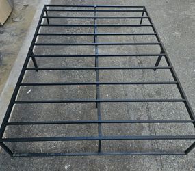 Queen Metal Bedframe