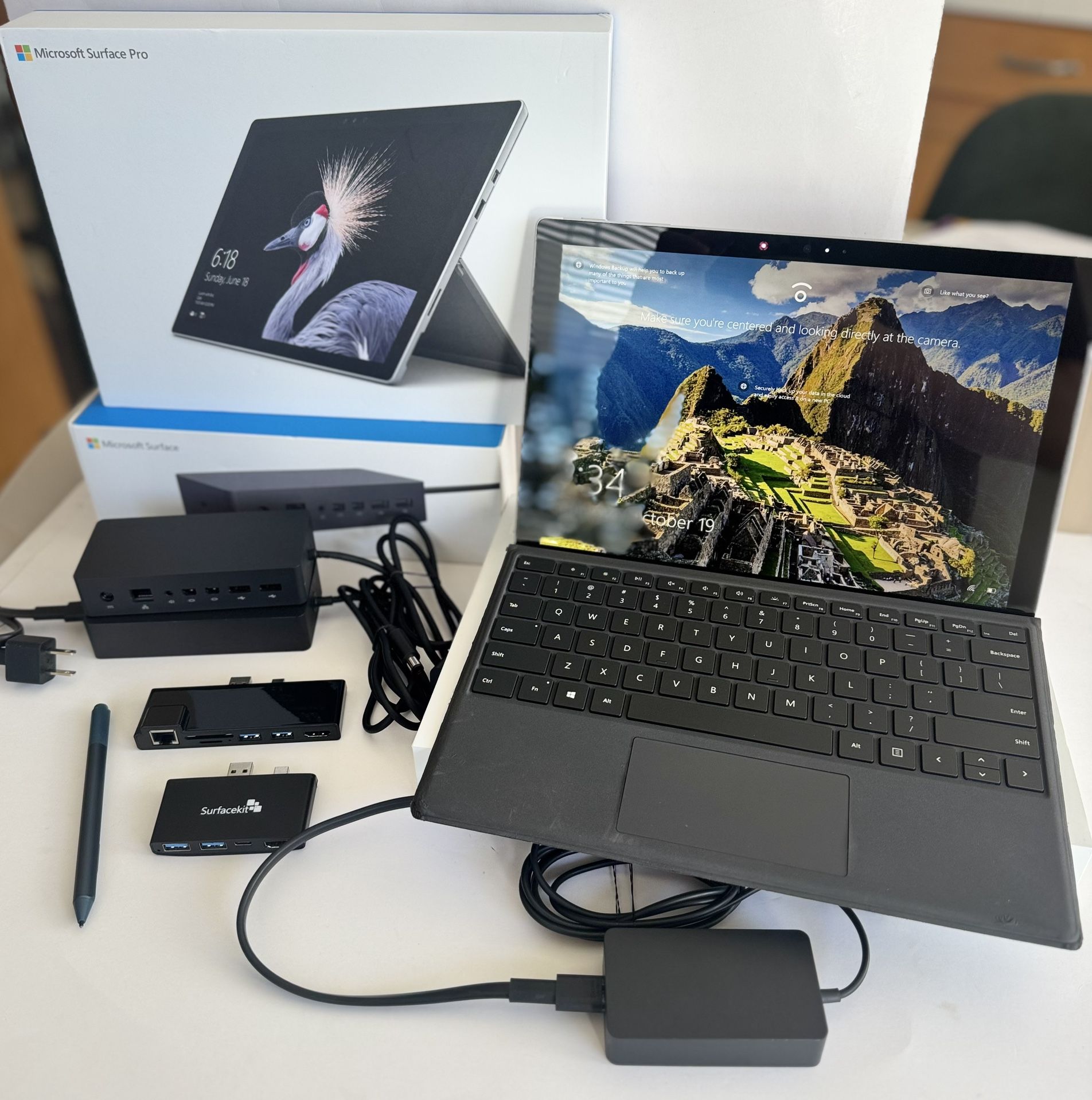Microsoft Surface Pro 5th Gen. Windows 10 Pro Intel® Core™ i5 Processor 256GB