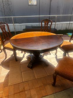 Comedor redondo de cuatro sillas