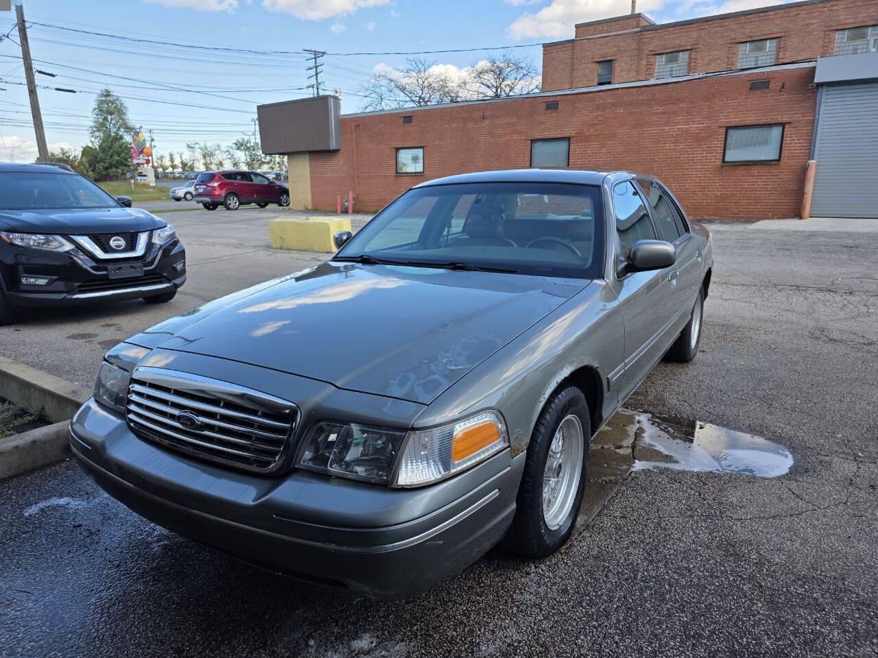 2001 Ford Crown Victoria