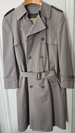 Quality Raincoat With Zip Out Liner