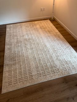 Large rug 6’7 x 9’3