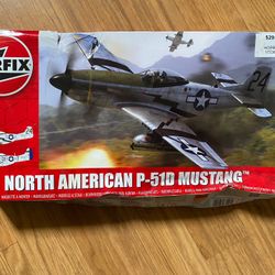 North American P-51 Mustang -  Fighter aircraft Airfix 1:48 scale model. Box bad shape .  pieces in box sealed … new 29.99