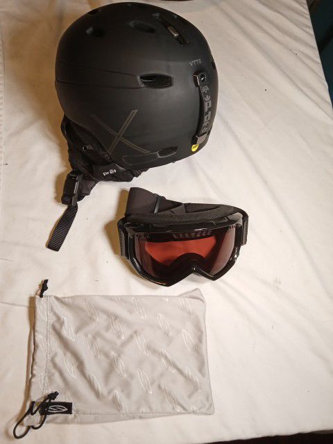 Size M Pret Effect C VTT3 Unisex Mens Womens Ski Snowboard Helmet With Smith Snow Ski Goggles And Bag