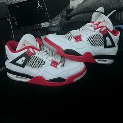Jordan 4 Fire Red Size 9.5