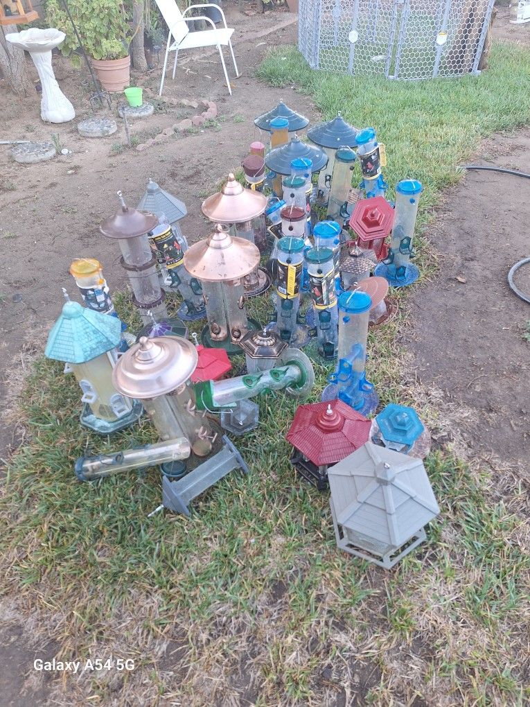 Wild Bird Feeders Diff Zises Used All Diff Take All For $200