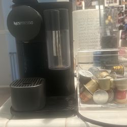 NESPRESSO BY DELONGHI