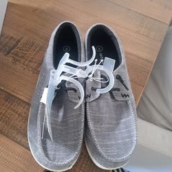boys new shoes Size 6