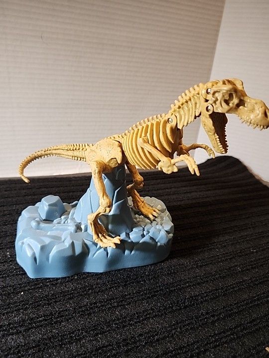 2008 Hit Toy Co/Thomas The Trian Sodor Museum "Dinosaur Fossil" Skeleton T-Rex
7"