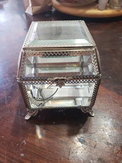 Jewelry box