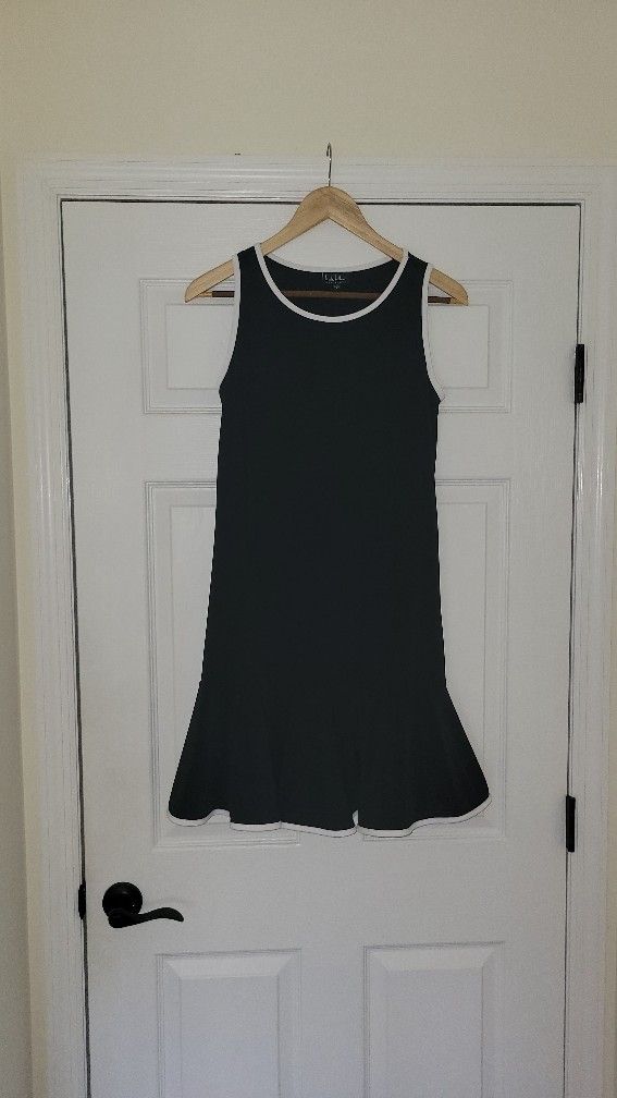 Nicole Miller sleeveless Dress with bottom ruffle black with white trim Size Small ...New No Tags