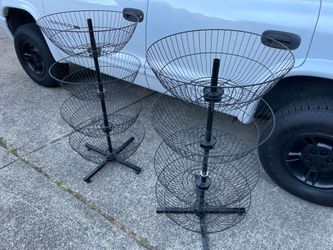 Round spinning cloth racks .