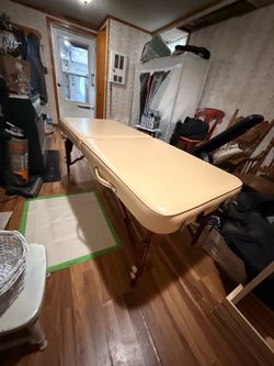 Like new massage table (tan) Master Massage Equipment