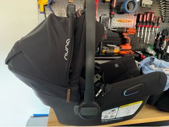 Nuna Pipa RX car seat and the base. Only used 3-4 times
