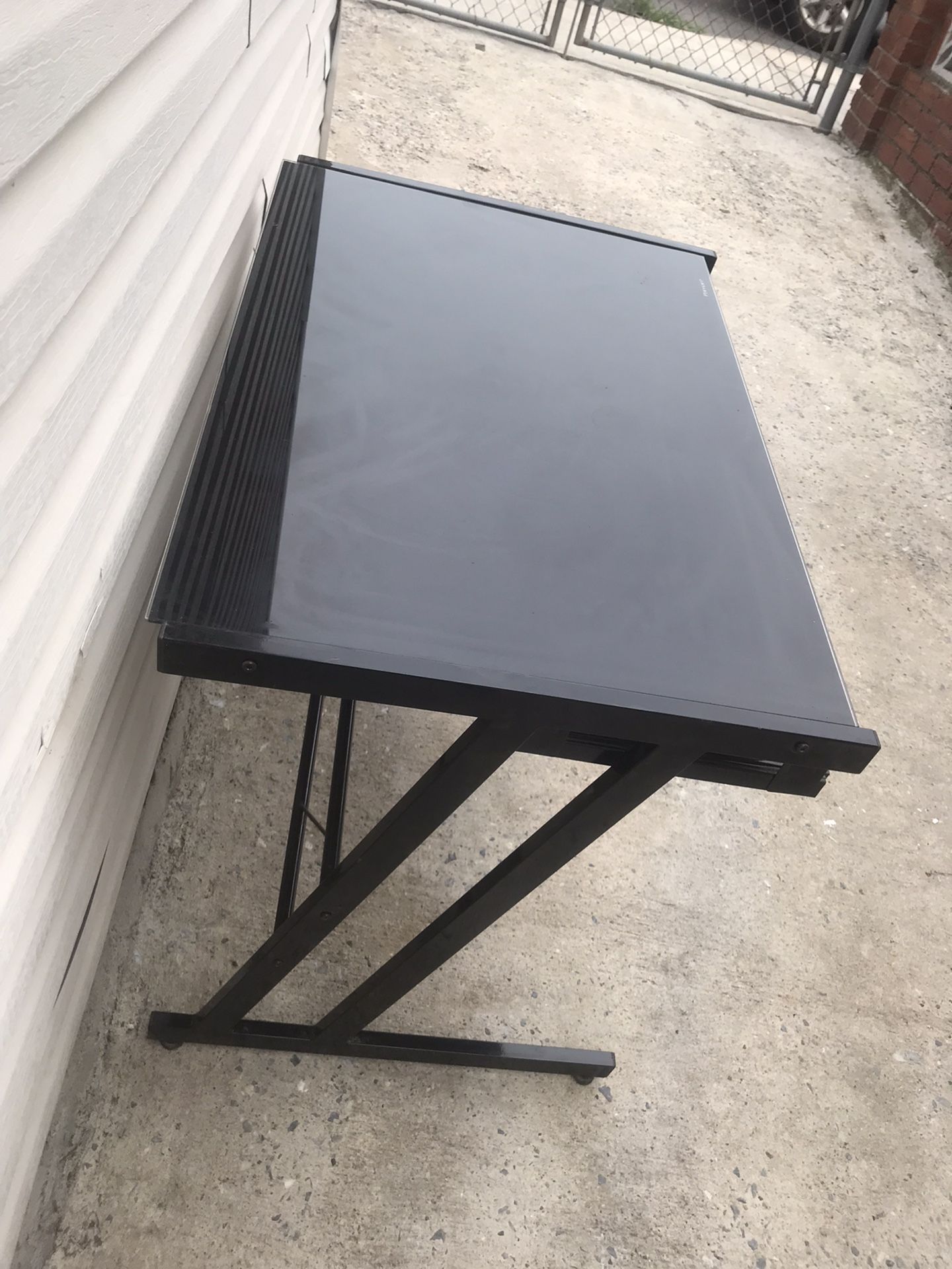 Pamari Computor Desktop Table