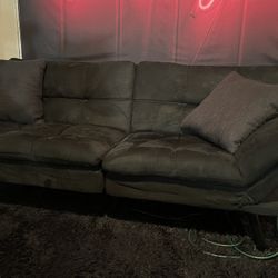 Futon + 2 Pillows 