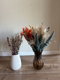 Dry flowers and vases